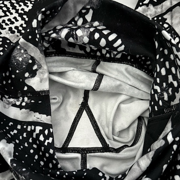 LULULEMON/High Times Static Mist White/Black Leggings/4 - Picture 4 of 12